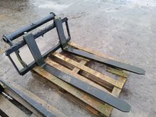 Image of Manitou 2T Pallet Forks & Carriage