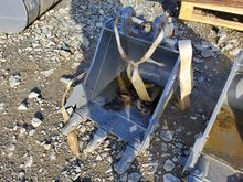 Image of Bucket 450mm Wide, 35mm Pins, 110mm Ears & 135mm Centres