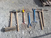 Image of 2x Pavers Mallet, 1x Pickaxe/Mattock,1x  Sledgehammer 3.0-6.5 Kg