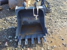 Image of Bucket 800mm Wide, 60mm Pins, 200mm Ears & 305mm Centres