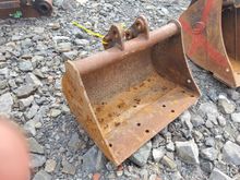 Image of Bucket 2' Wide 25mm Pin 95mm Ears 90mm Centres