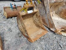 Image of 2' Bucket 45mm Pins 170mm Ears 335mm Centres