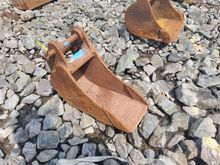 Image of Bucket 8inch Wide, 25mm Pins, 95mm Ears, 90mm Centres