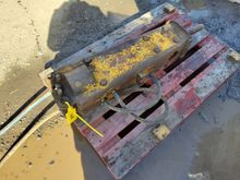 Image of 1T Breaker 25mm Pins | 100mm Ears