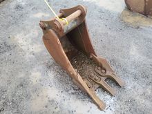 Image of Strickland 1ft Bucket - Pins 30mm | Ears 160mm | Centres 225mm