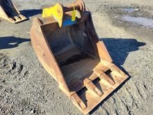 Image of Strickland 3ft Bucket Pins 65mm | Ears 255mm | Centres 380mm