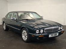 Image of 2001 Daimler Super V8