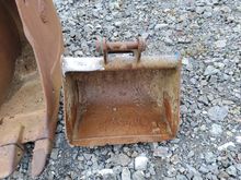 Image of 2ft Bucket - 45mm Pins, 140mm Ears, 190mm Centres