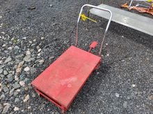 Image of Hydraulic Lift Work Bench