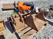 Image of Pallet of 3x 4T Buckets