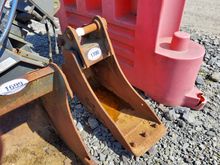 Image of Rhinox 1ft Excavator Bucket 155mm Eas 230mm Centres 45mm Pins
