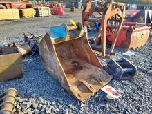 Image of 900mm Digging Bucket - 63mm Pins | 250mm Ears | 380mm Centres