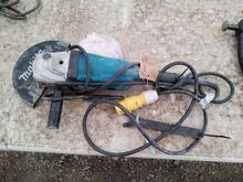 Image of Makita GA9020 Angle Grinder 110V