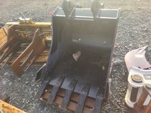 Image of Doosan DX225 44in Width Bucket - 80mm Pins, 330mm Ears, 465mm Centres