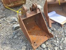 Image of Bucket Bucket  1' Wide 25mm Pin 95mm Ears 90mm Centres