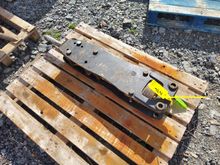 Image of 5T Breaker 30mm Pins | 100mm Ears