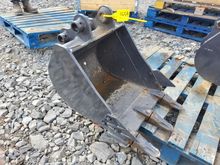 Image of Bucket 18in Wide, 35mm Pins, 110mm Ears, 140mm Centres