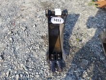 Image of JCB Micro 8" Bucket 95mm Ears 120mm Centres 30mm Pins