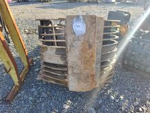 Image of 13T NPK DG-16 Selector Grab - 65mm Pins, 260mm Ears, 400mm Centres