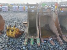 Image of Keen 2ft Digging Bucket Pins 100mm Centres 580mm  Ears 415mm