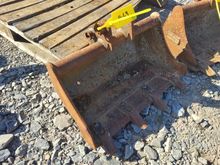 Image of 2FT Bucket 25mm Pins 100mm Ears 90mm Centres