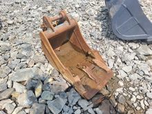 Image of Bucket 1ft Wide, 25mm Pins, 95mm Ears, 90mm Centres