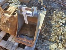 Image of 1ft Bucket - 30mm Pins, 125mm Ears, 120mm Centres