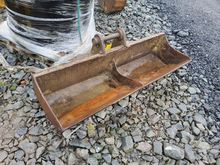 Image of Digger Bucket - 5 foot Wide | 45mm Pins | 215mm Ears | 320mm Centres