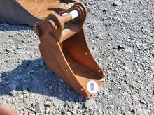 Image of 9" Excavator Bucket 120mm Ears; 180mm Centres; 25mm Pins
