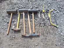 Image of 3x Pavers Mallet, 1x Bowsaw,  1x Pickaxe/Mattock, 1x Sledgehammer 3.0-6.5 Kg