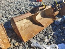 Image of 47" Bucket 40mm Pins 210mm Ears 390mm Centres