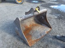Image of Bucket - Width: 41in, Pins: 50mm, Ears: 200mm, Centres: 315mm
