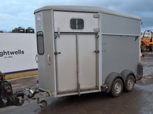 Image of Ifor Williams HB511 Twin Axle Horsebox Trailer