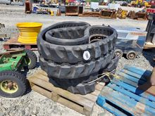 Image of Pair Of Bridgestone 400x76x72.5 Rubber Tracks