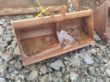 Image of Bucket - 760mm Wide | 25mm Pins | 100mm Ears | 80mm Centres