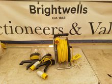 Image of 110V Electric Cable Reel & 2x 110V Outside Lights