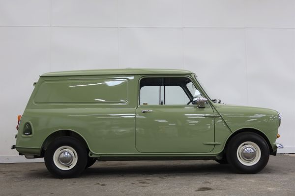 British Motoring Classics 1/43 Scale BMC 200/2 - Mini Van