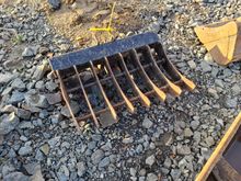 Image of Rake - 2ft 6" Wide | 25mm Pins | 100mm Ears | 90mm Centres