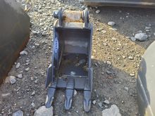 Image of Bucket 1ft Wide, 35mm Pins, 110mm Ears & 135mm Centres