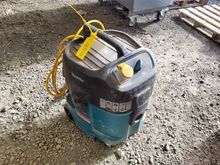 Image of Makita Hoover