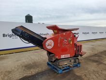 Image of Red Rhino 4000 Tracked Mini Crusher