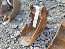 Image of 9" Bucket 30mm Pins 115mm Ears 125mm Centres