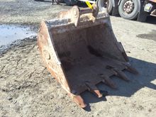 Image of Bucket - Width: 4ft | Pins: 65mm | Ears: 260mm | Centres: 385mm