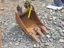 Image of Bucket Bucket  1'Wide 25mm Pin 100mm Ears 90mm Centres