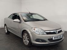 Image of 2010 Vauxhall Astra Twin-Top Design