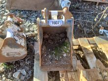 Image of 1ft Bucket - 30mm Pins, 120mm Ears, 120mm Centres