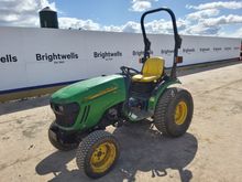 Image of John Deere 2520 4wd Compact Tractor