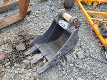 Image of Bucket 1ft Wide, 30mm Pins, 95mm Ears & 90mm Centres