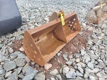Image of Bucket 100cm Wide, 25mm Pins, 95mm Ears, 90mm Centres