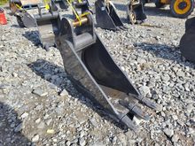 Image of Bucket 1ft Wide, 45mm Pins, 145mm Ears, 245mm Centres